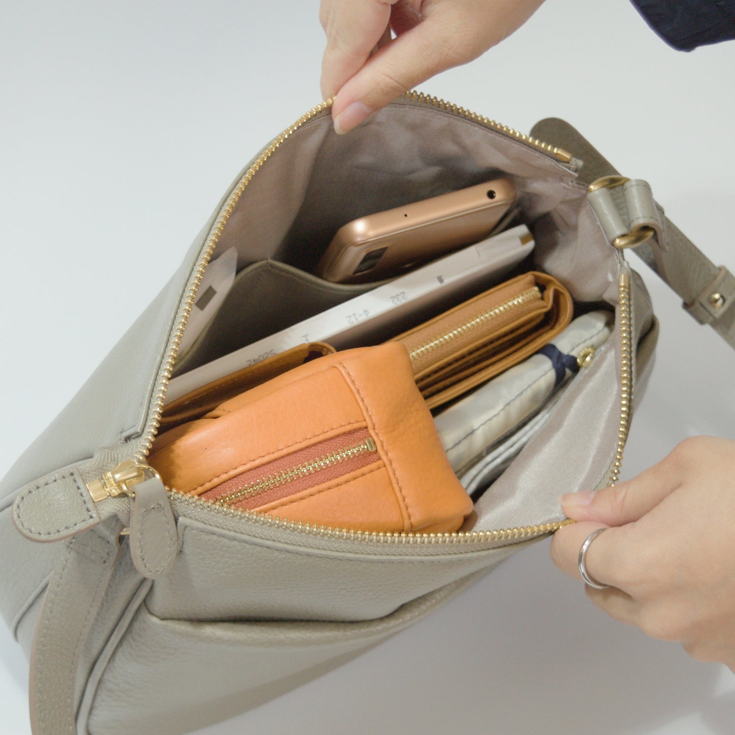 オリーブレザー ユニバーサルショルダー