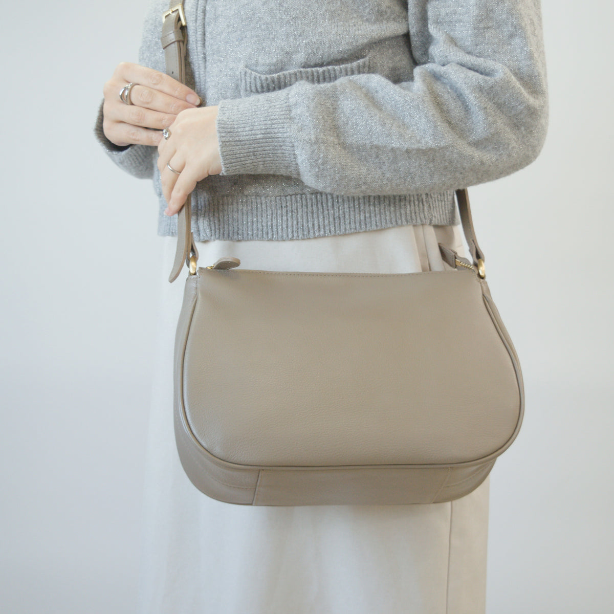 オリーブレザー ユニバーサルショルダー