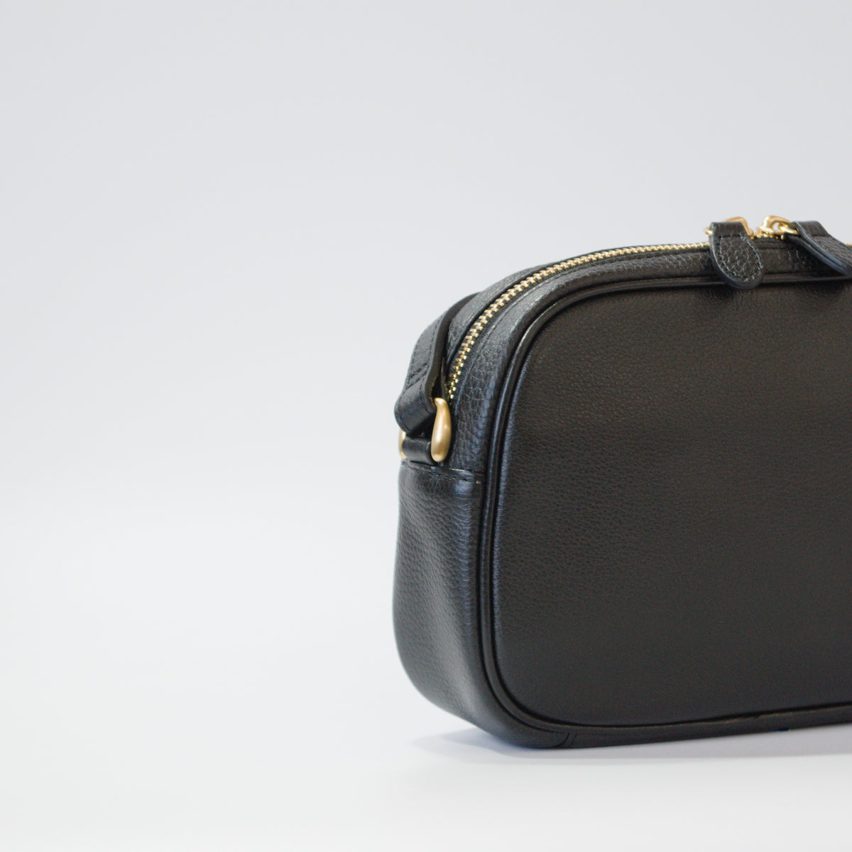 オリーブレザー ビーンズショルダー