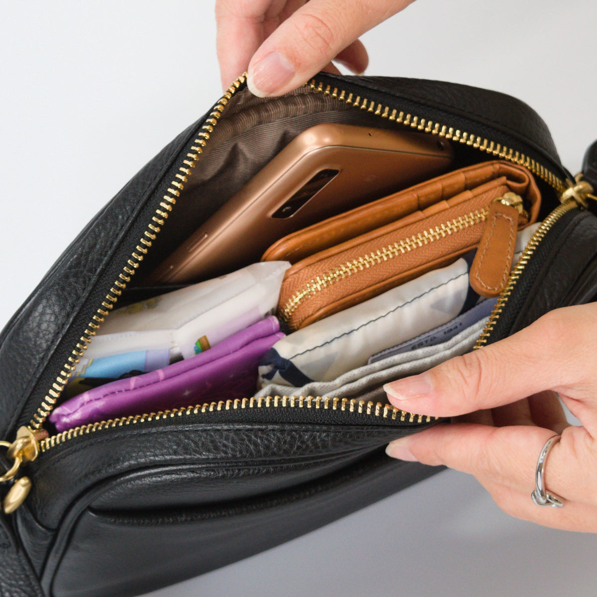 オリーブレザー ビーンズショルダー