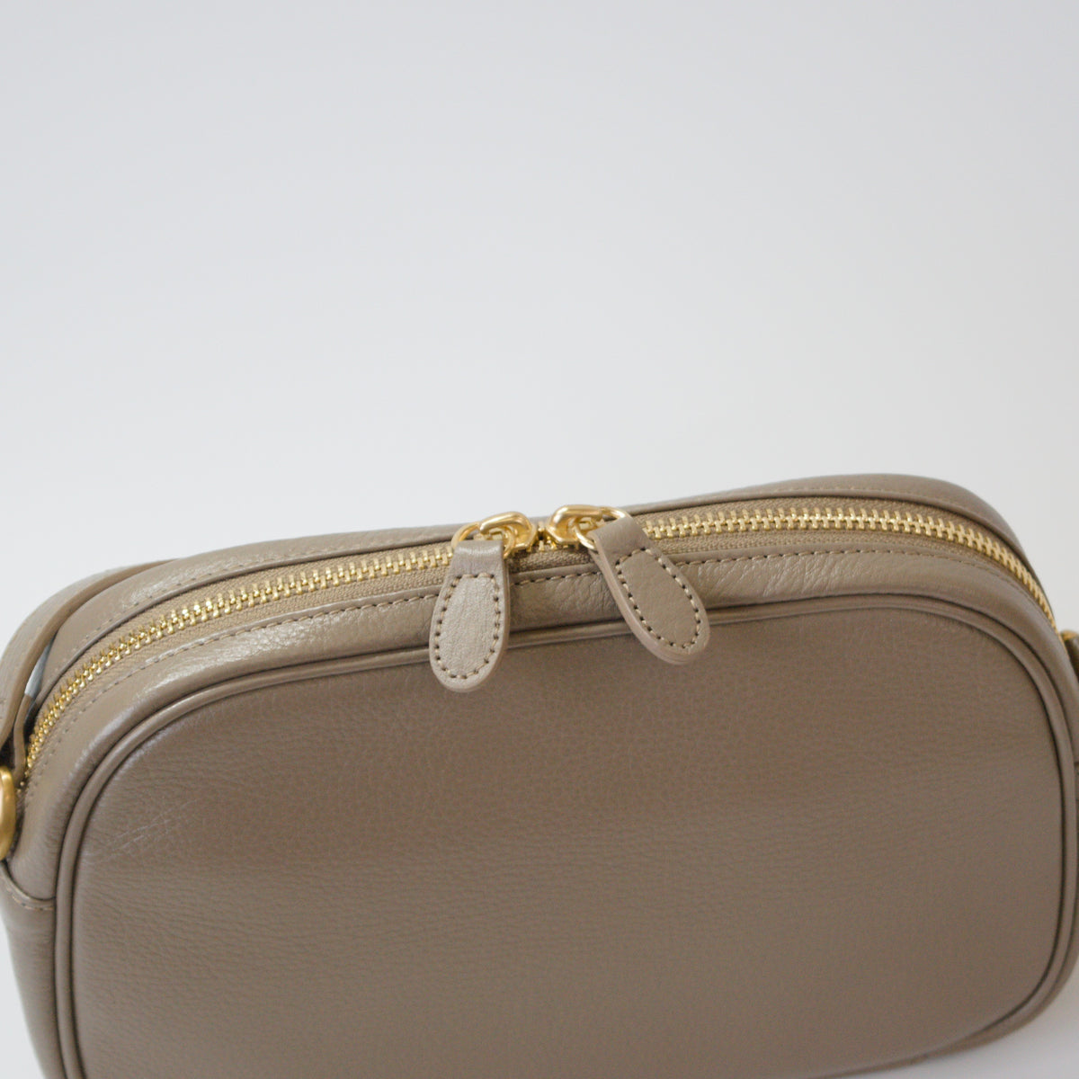 オリーブレザー ビーンズショルダー