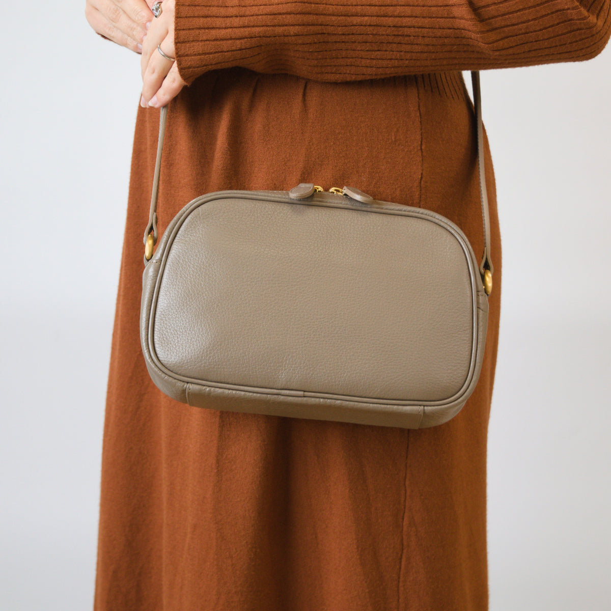 オリーブレザー ビーンズショルダー