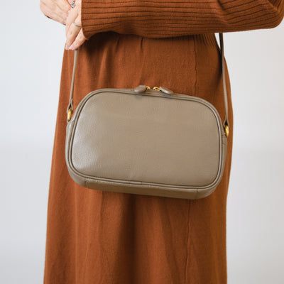 オリーブレザー ビーンズショルダー