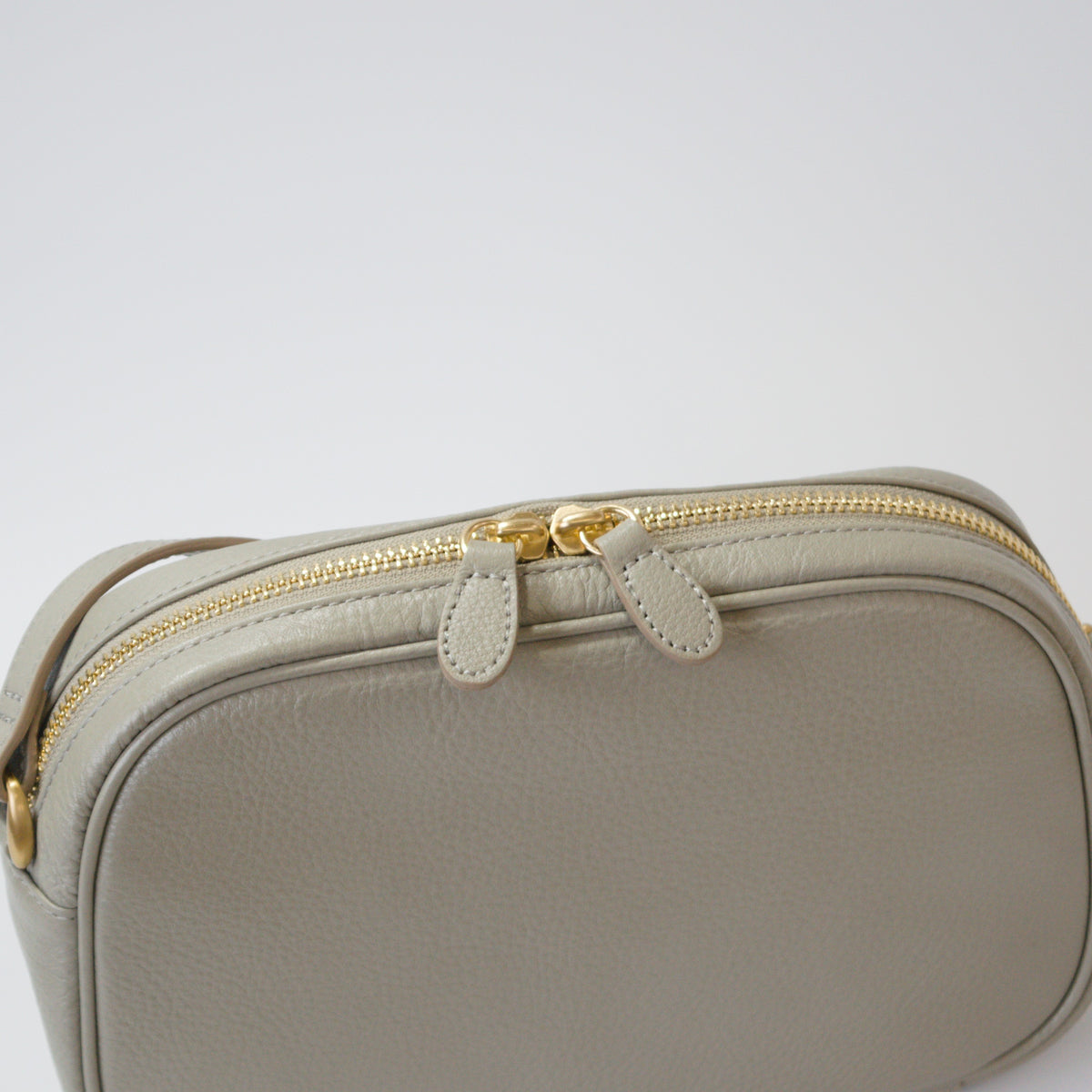 オリーブレザー ビーンズショルダー