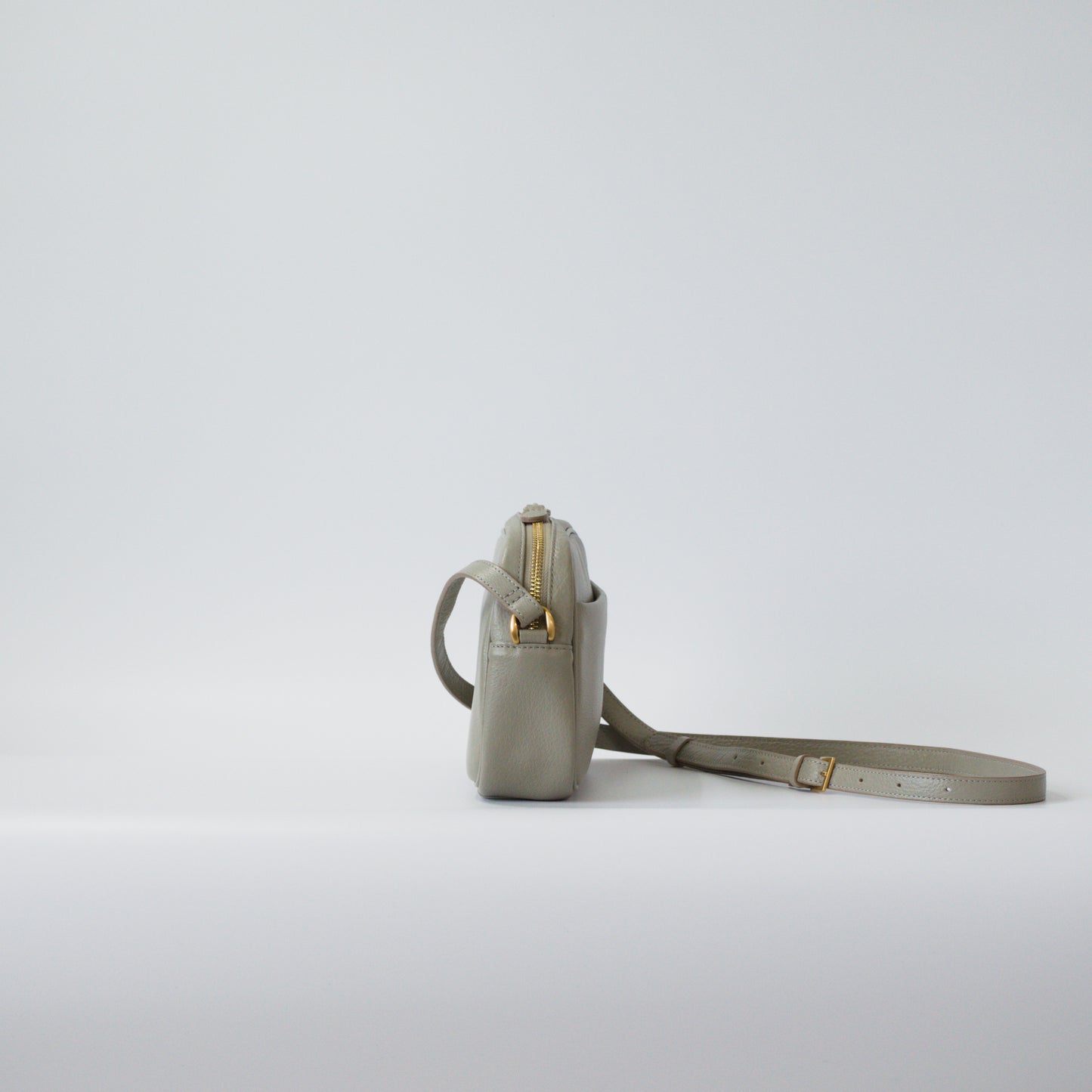 オリーブレザービーンズショルダー