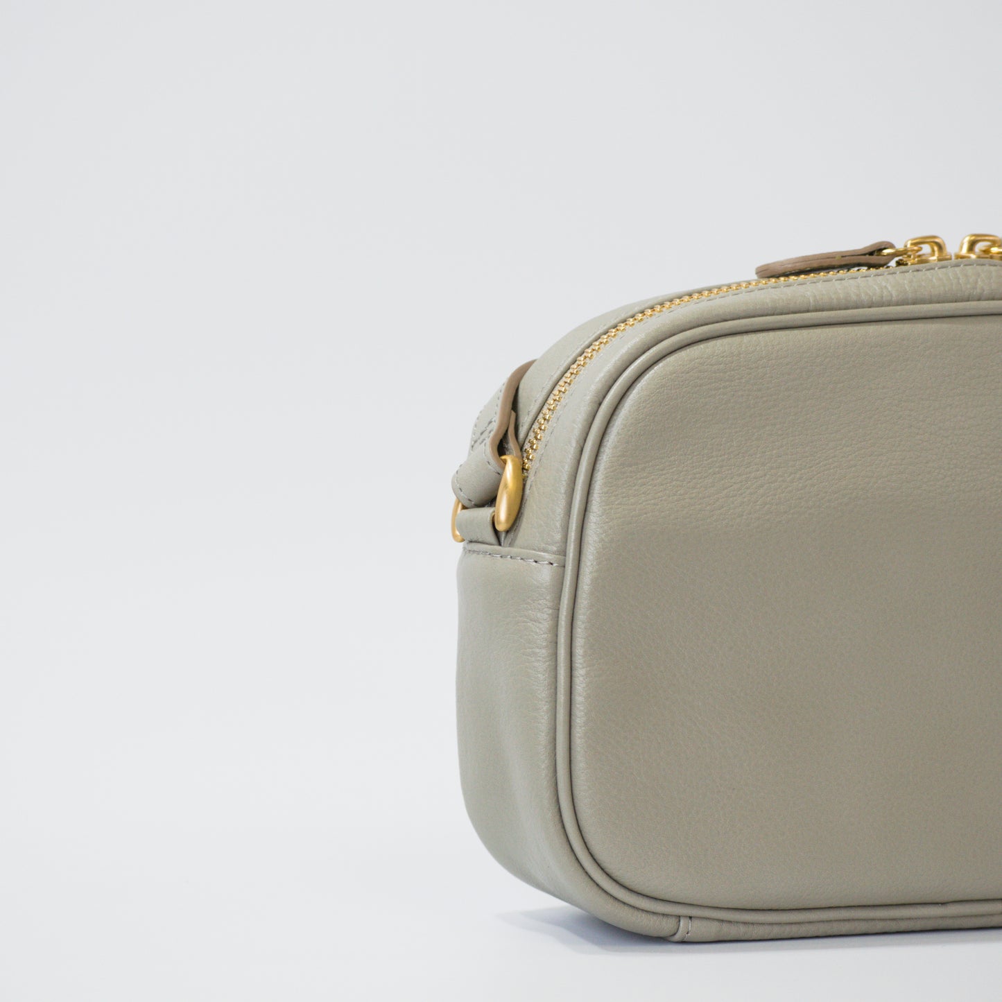 オリーブレザービーンズショルダー