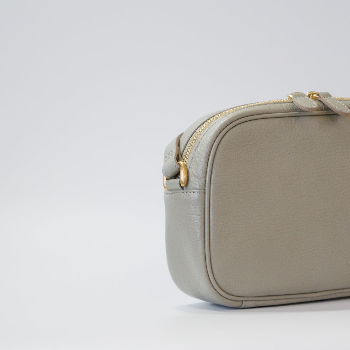 オリーブレザー ビーンズショルダー