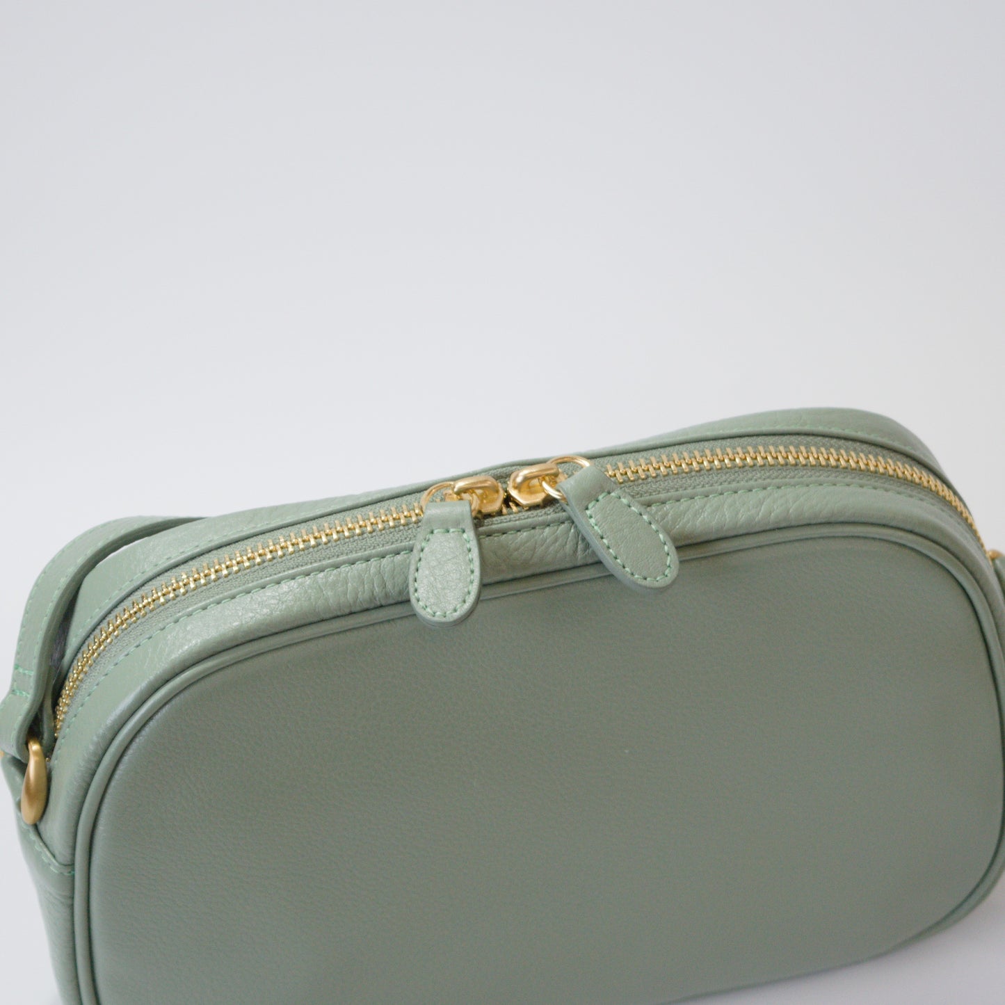 オリーブレザー ビーンズショルダー