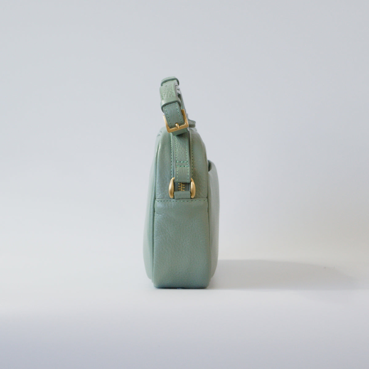 オリーブレザー ビーンズショルダー