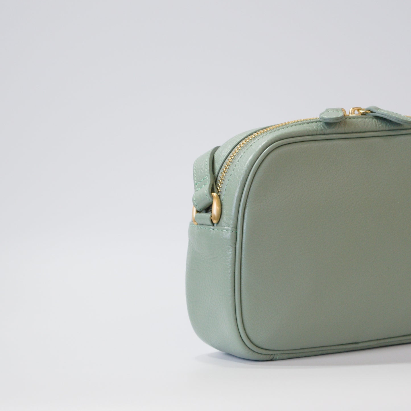 オリーブレザー ビーンズショルダー