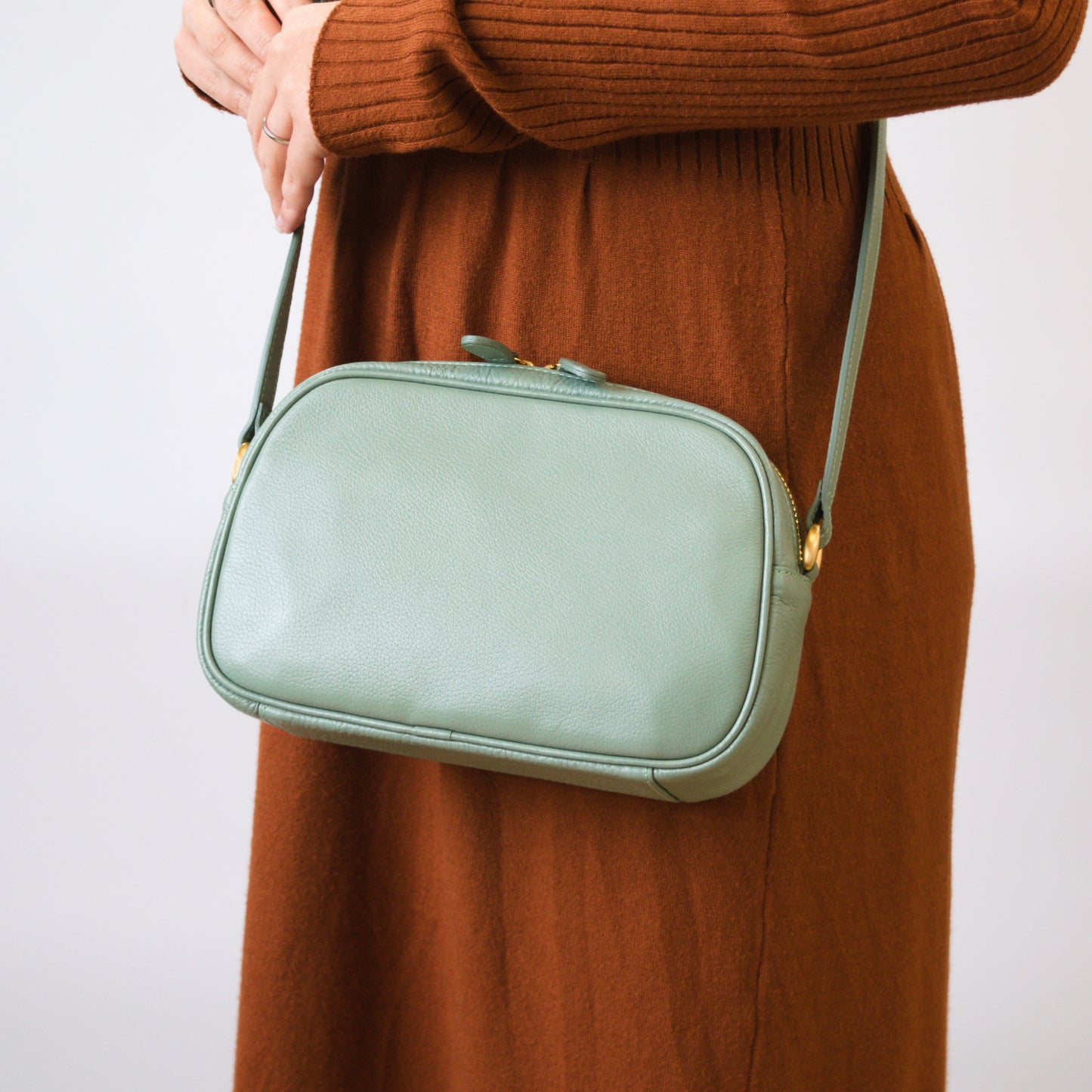 オリーブレザー ビーンズショルダー