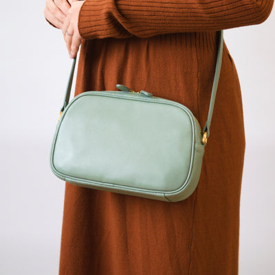 オリーブレザー ビーンズショルダー