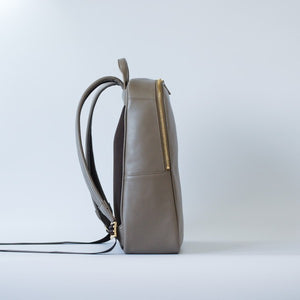 オリーブレザーグレースリュック
