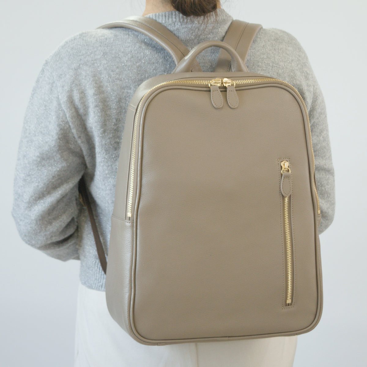 オリーブレザー リュックサック<br>color：Taupe