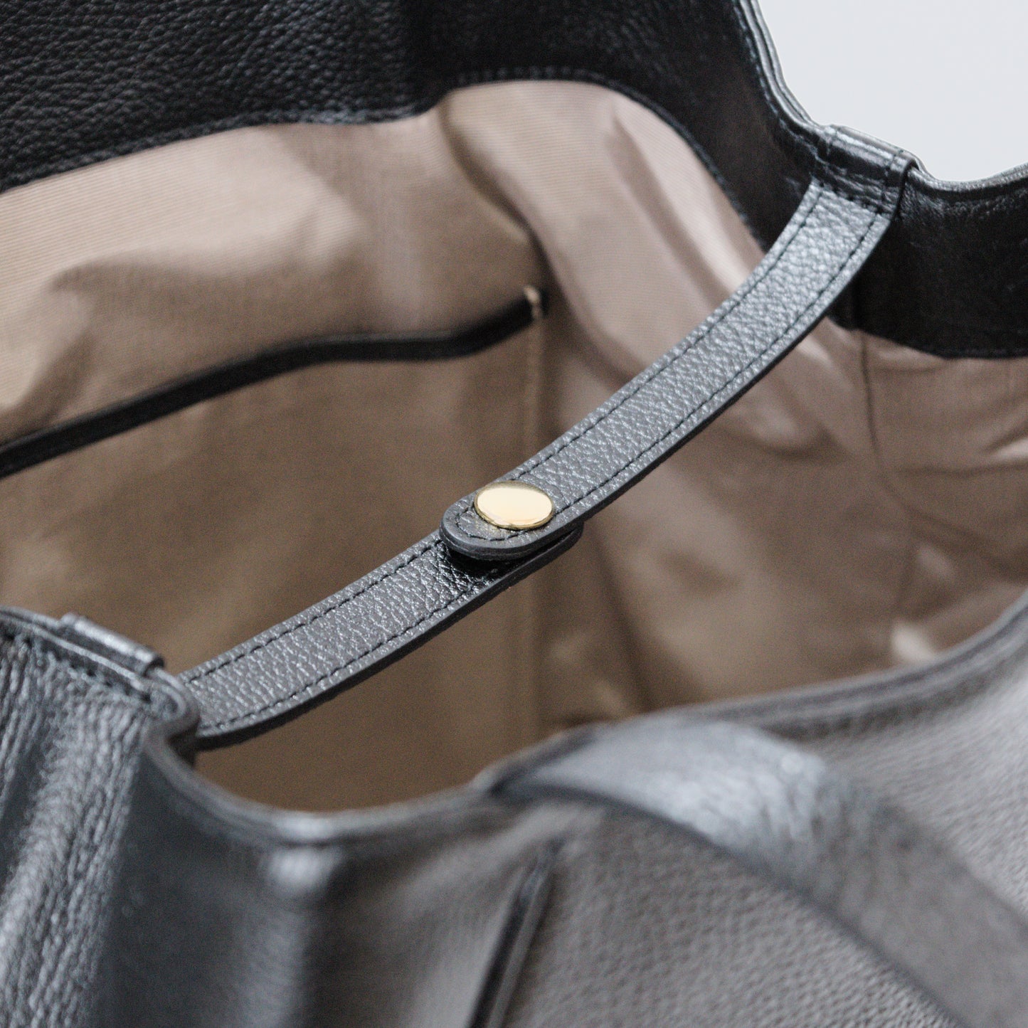 オリーブレザー フォルムチェンジA4トート