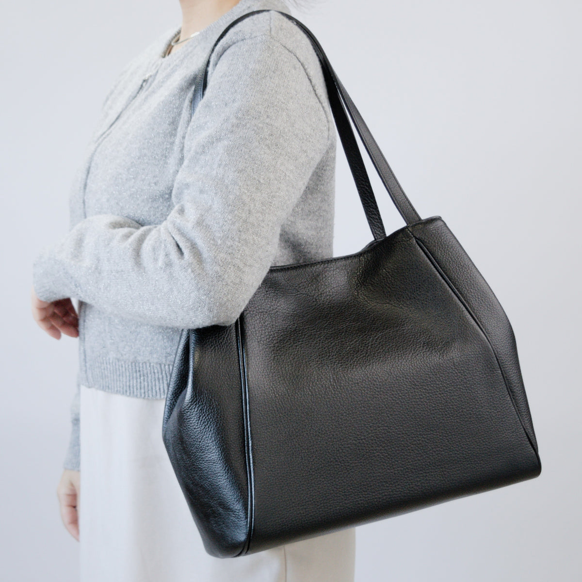 オリーブレザー A4トートバッグcolor：Black