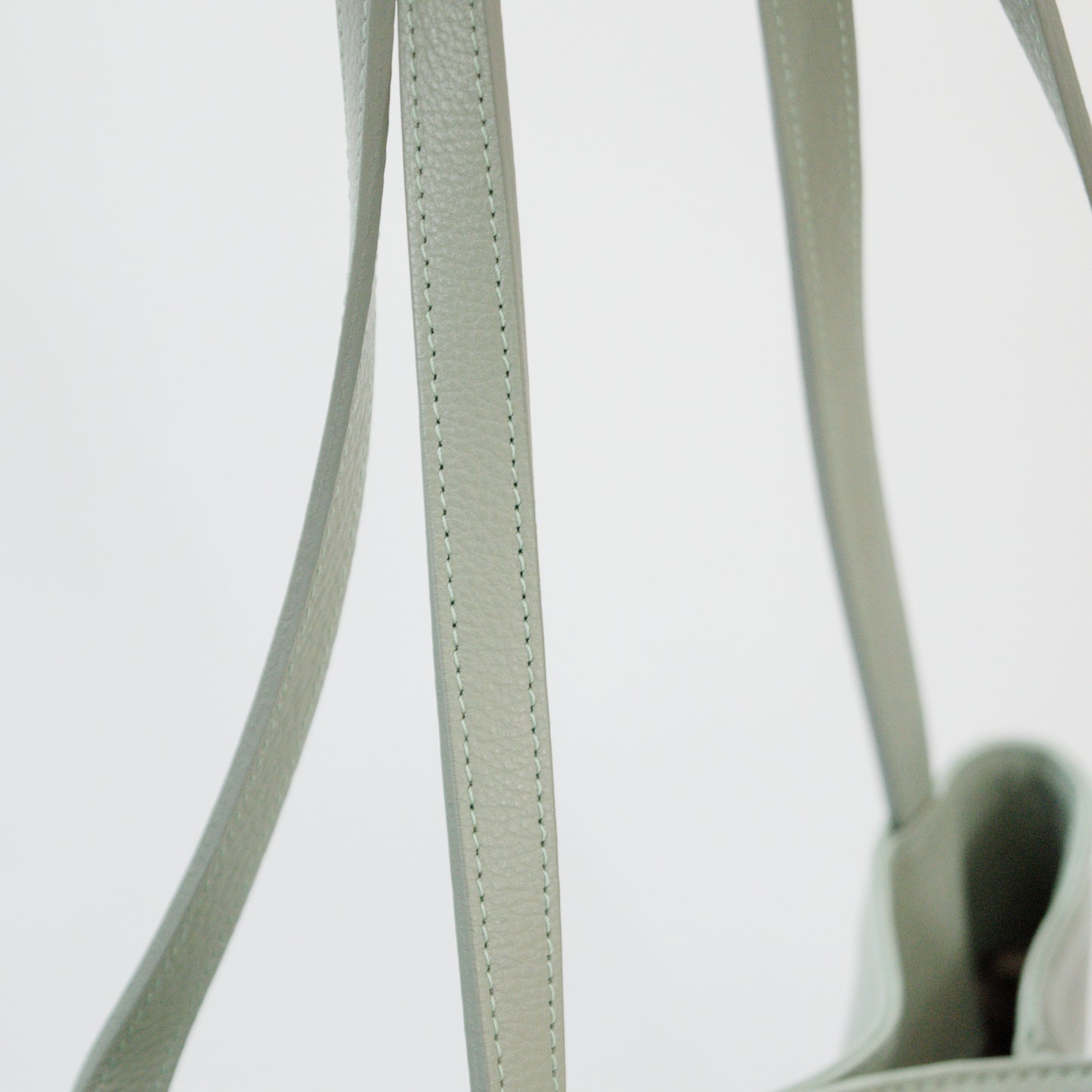 オリーブレザー フォルムチェンジA4トート