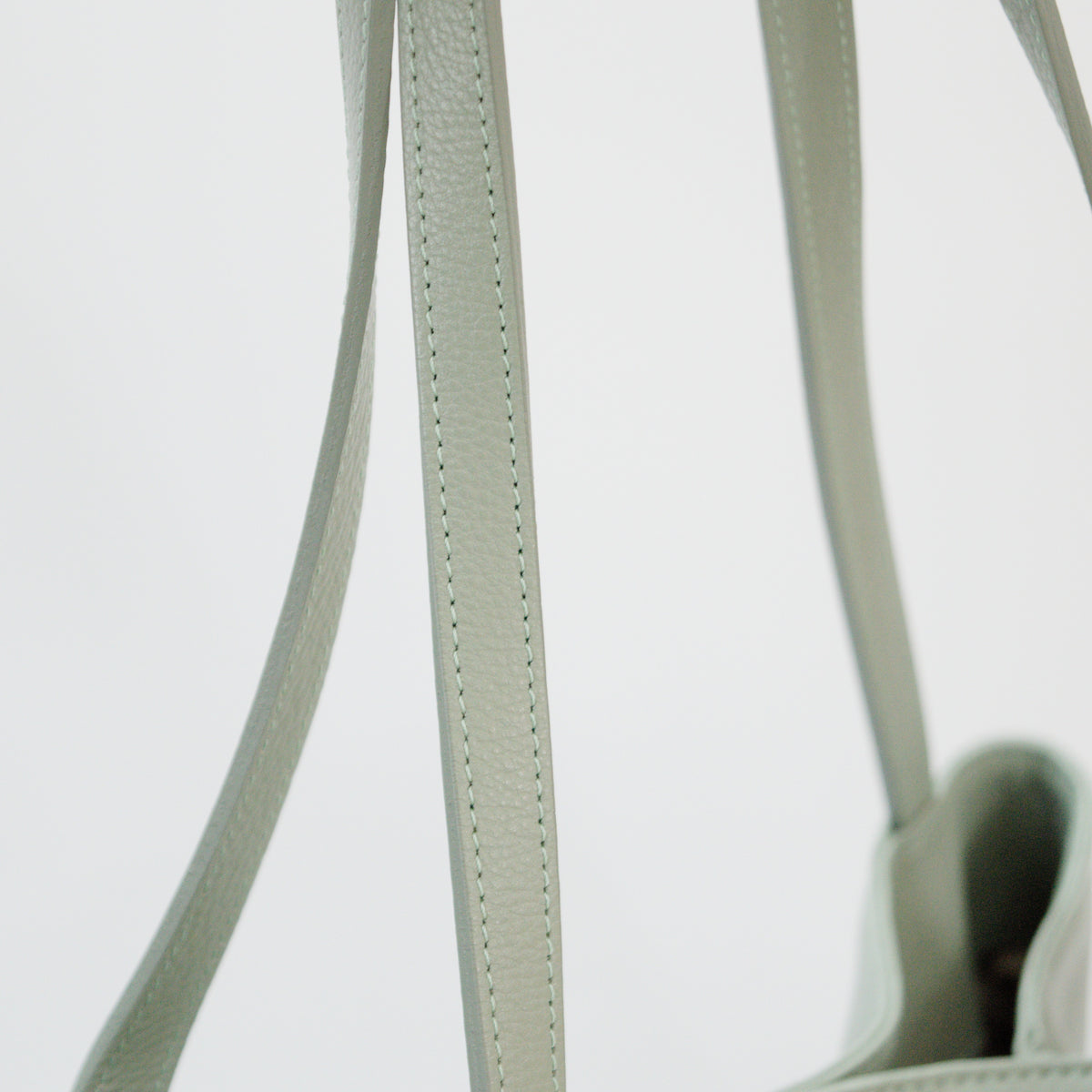 オリーブレザー フォルムチェンジA4トート