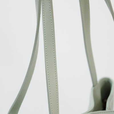 オリーブレザー フォルムチェンジA4トート