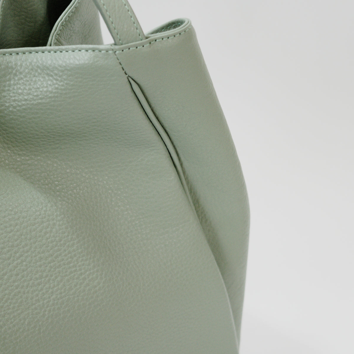 オリーブレザー フォルムチェンジA4トート