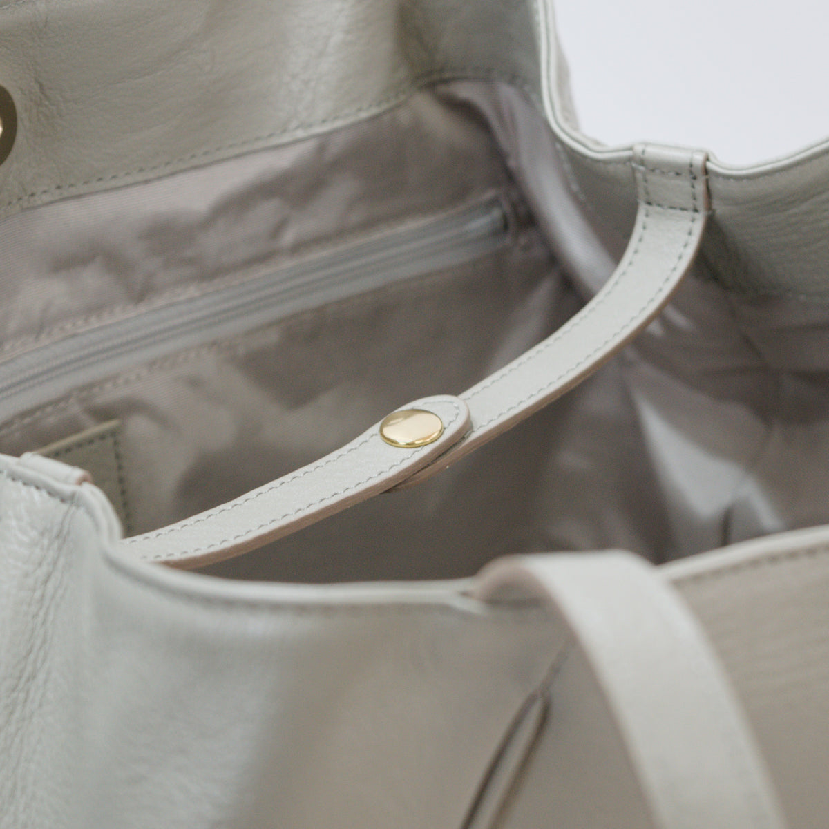 オリーブレザー フォルムチェンジA4トート