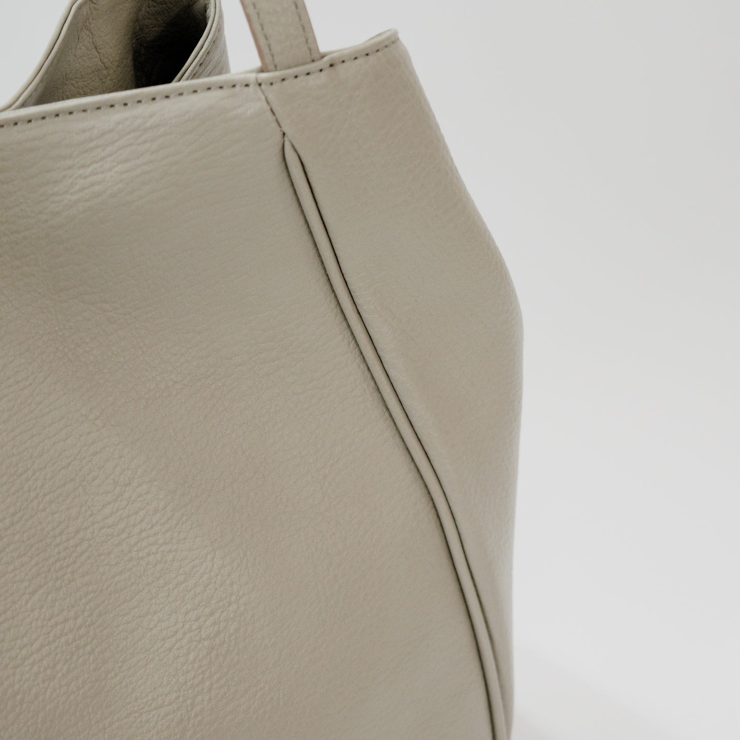 オリーブレザー フォルムチェンジA4トート