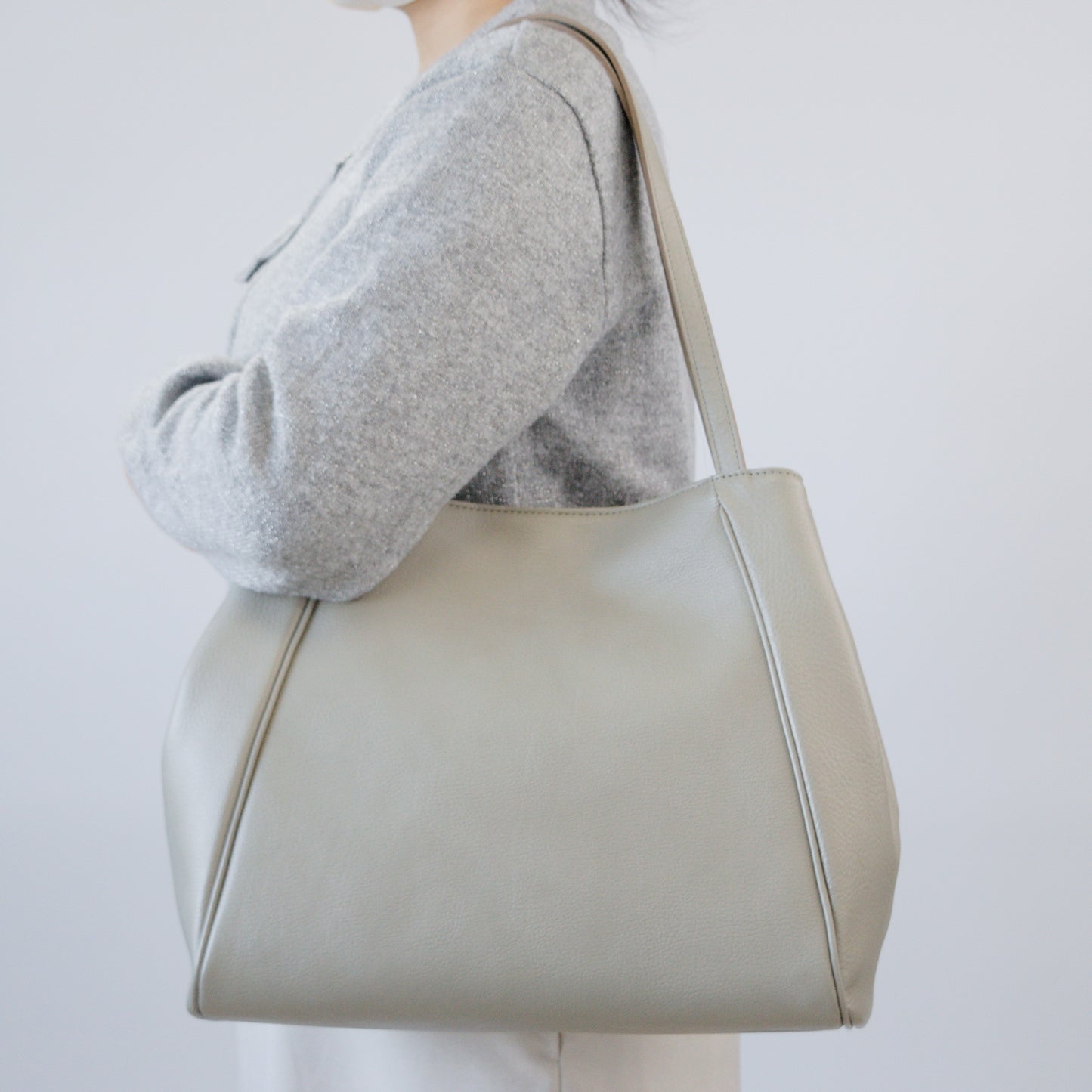 オリーブレザー フォルムチェンジA4トート