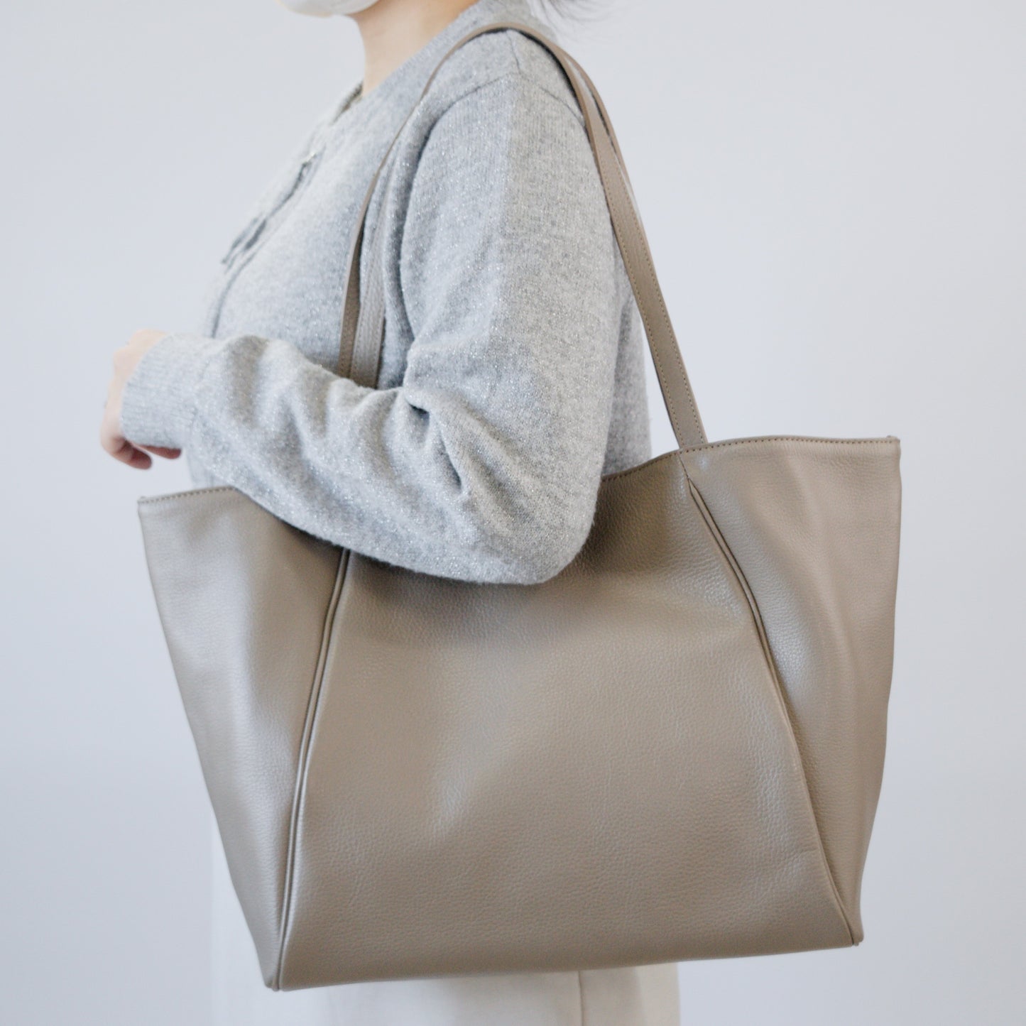 オリーブレザー フォルムチェンジA4トート