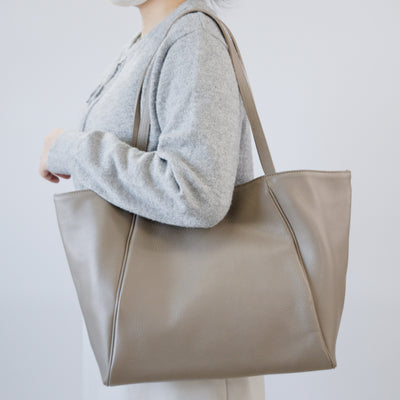 オリーブレザー フォルムチェンジA4トート