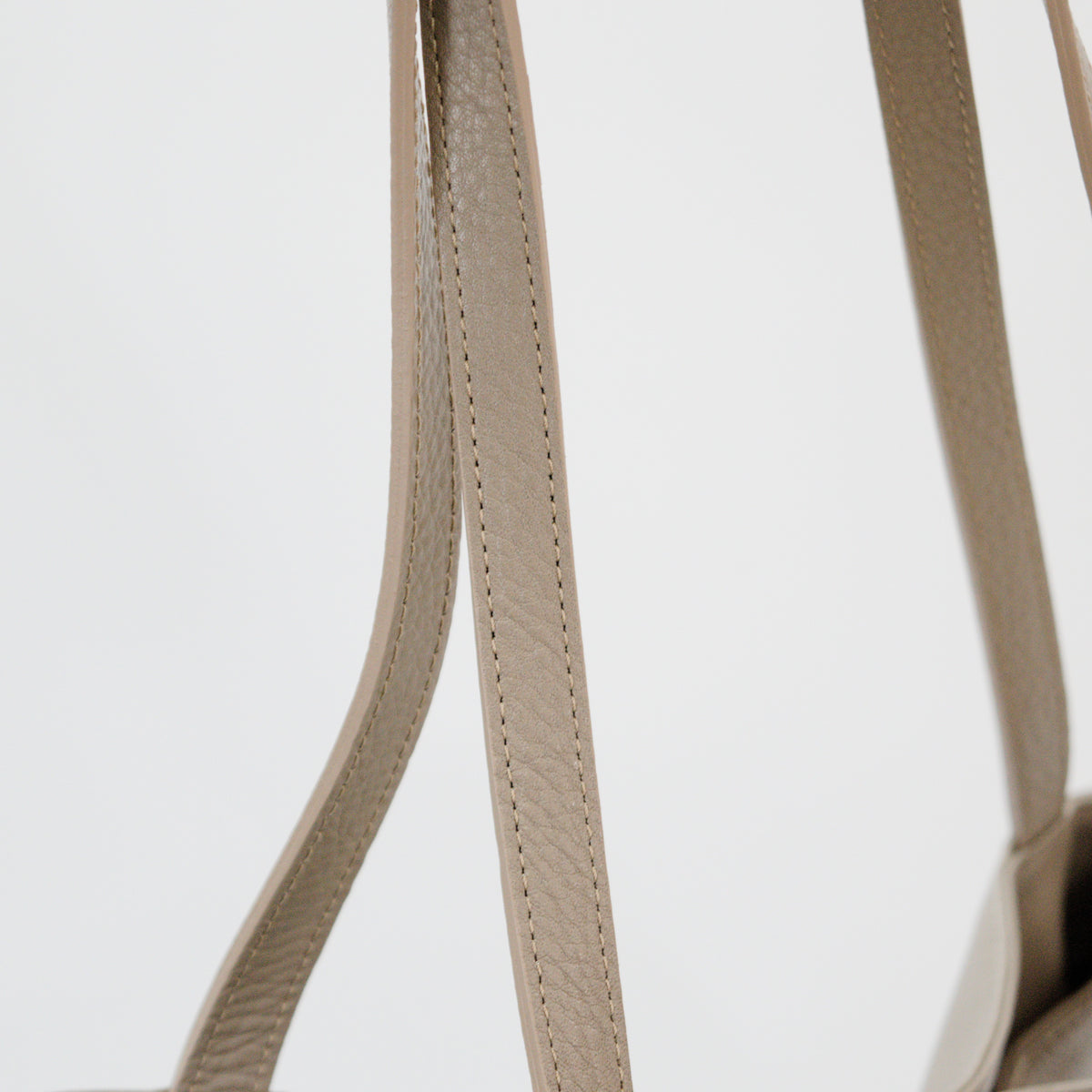 オリーブレザー フォルムチェンジA4トート