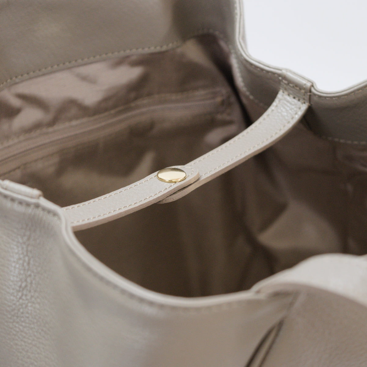 オリーブレザー フォルムチェンジA4トート