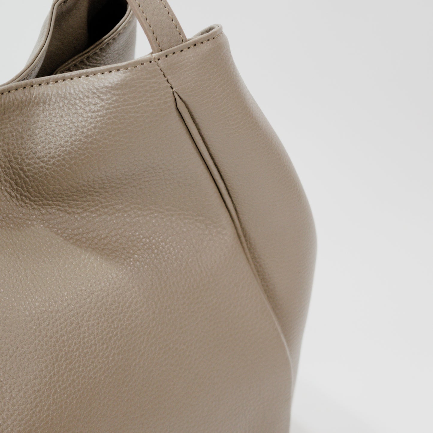 オリーブレザー フォルムチェンジA4トート