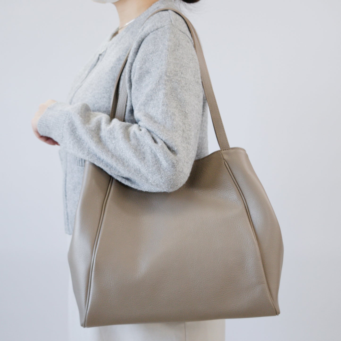 オリーブレザー フォルムチェンジA4トート