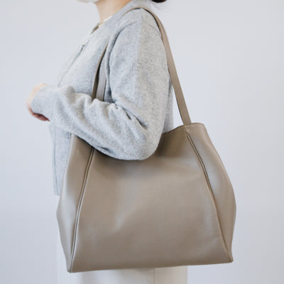 オリーブレザー フォルムチェンジA4トート