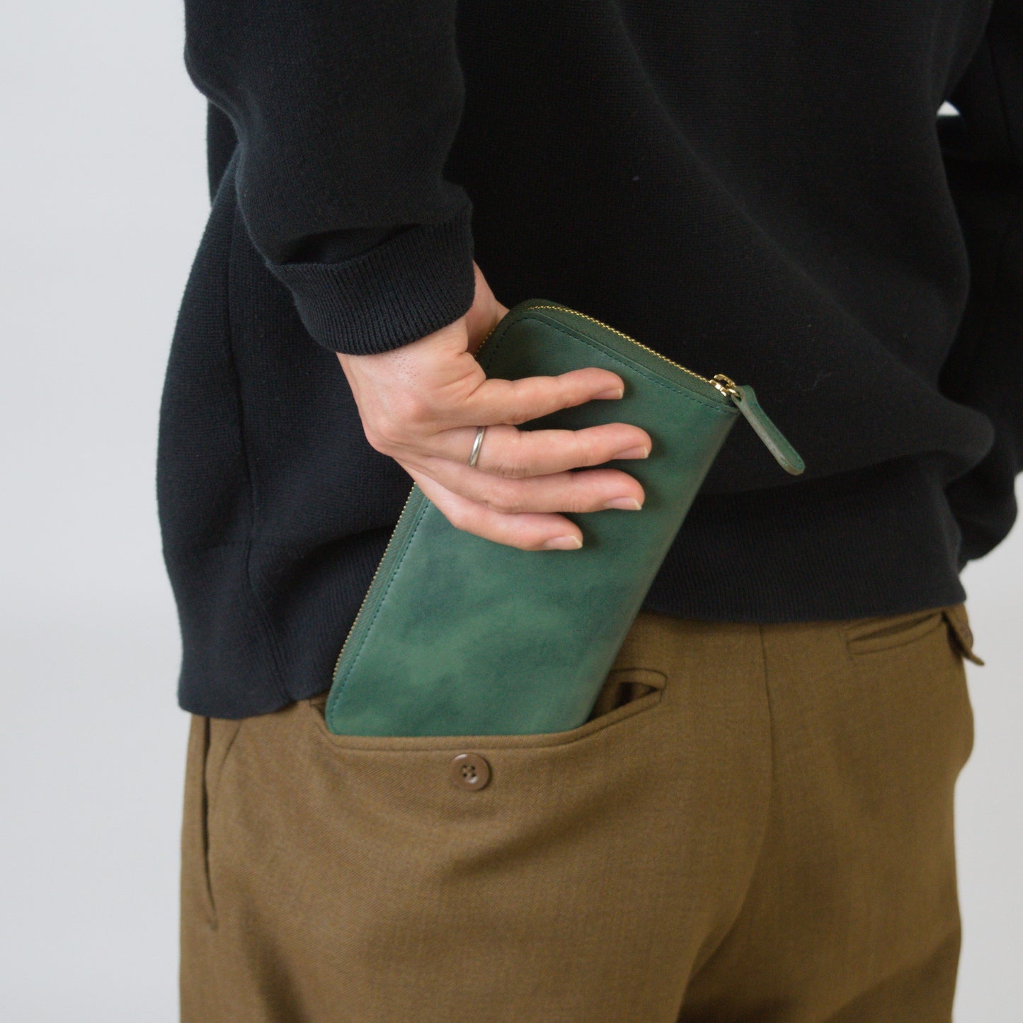 ムラ染めレザーのラウンドファスナー長財布