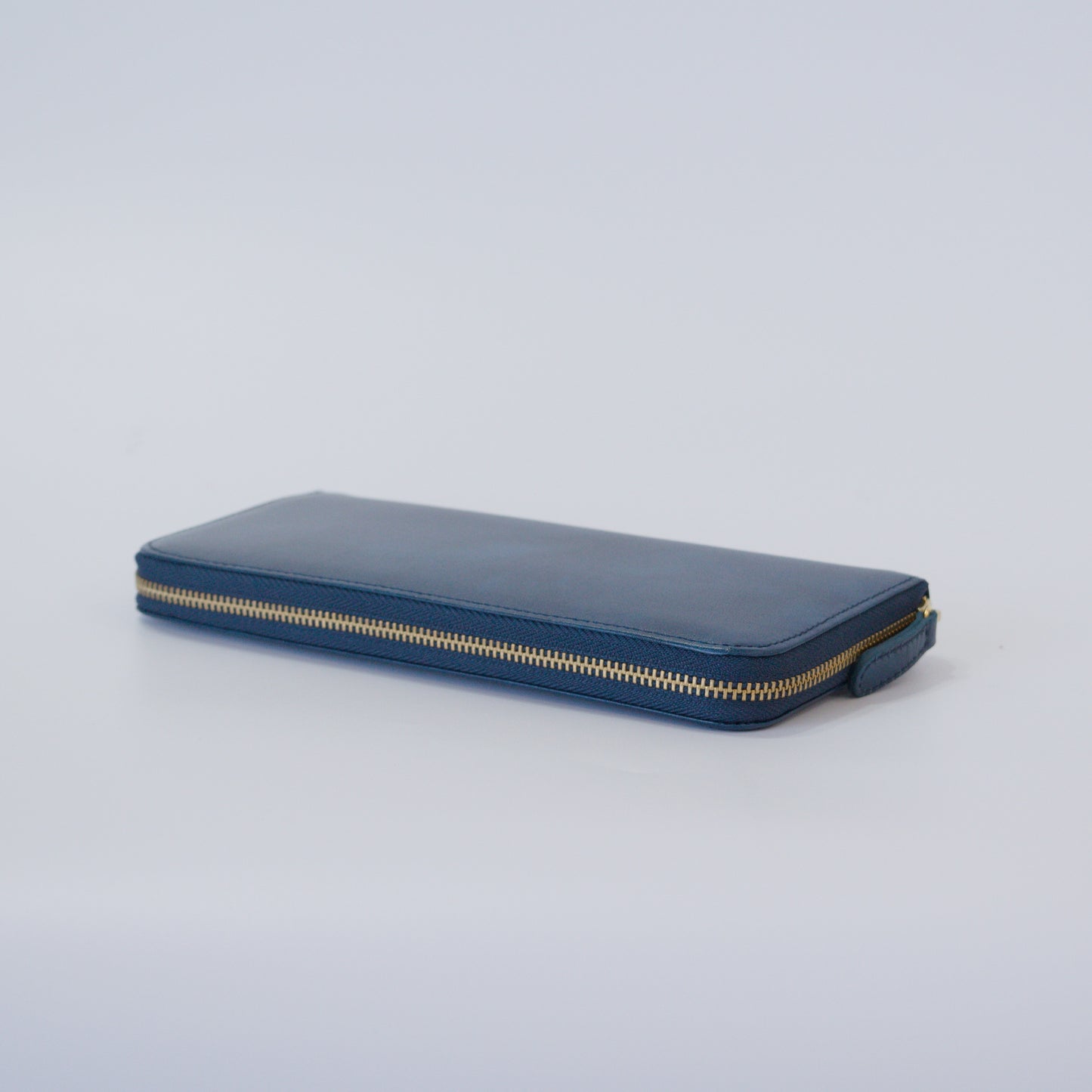 ムラ染めレザーのラウンドファスナー長財布