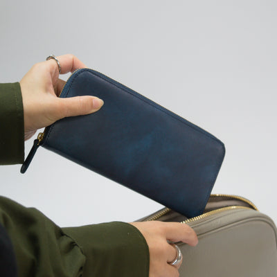 ムラ染めレザーのラウンドファスナー長財布