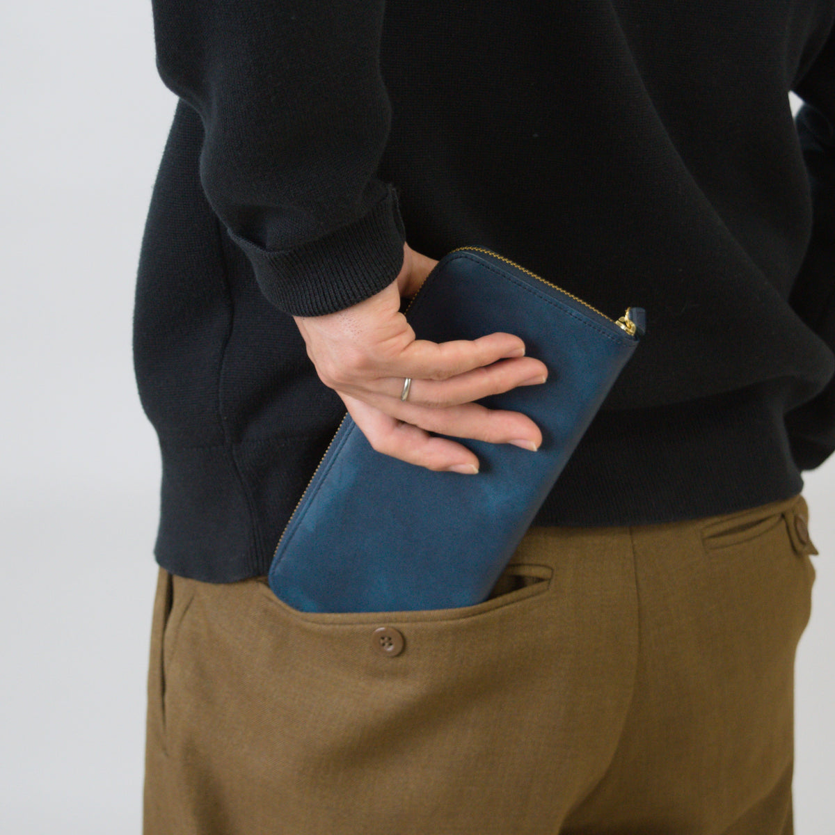 ムラ染めレザーのラウンドファスナー長財布