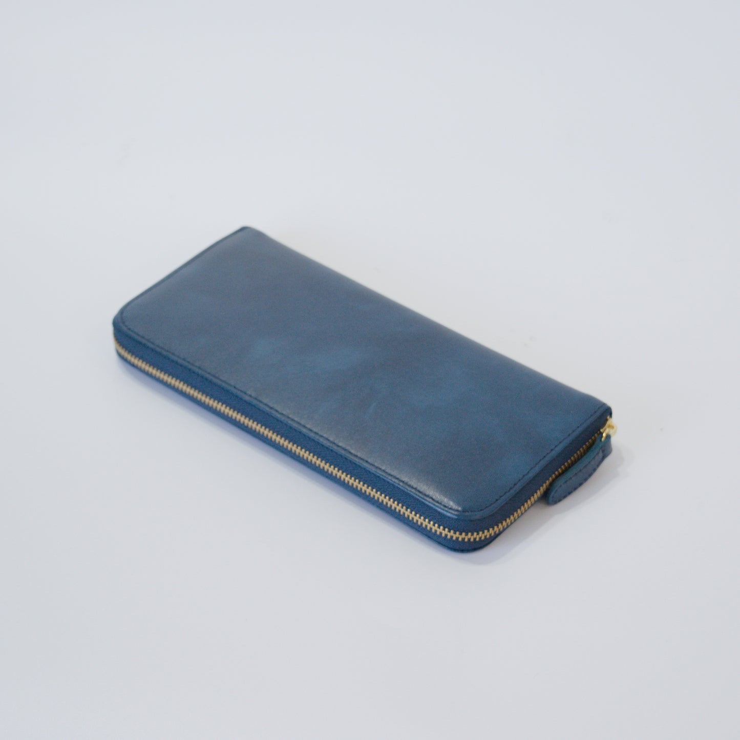 ムラ染めレザーのラウンドファスナー長財布