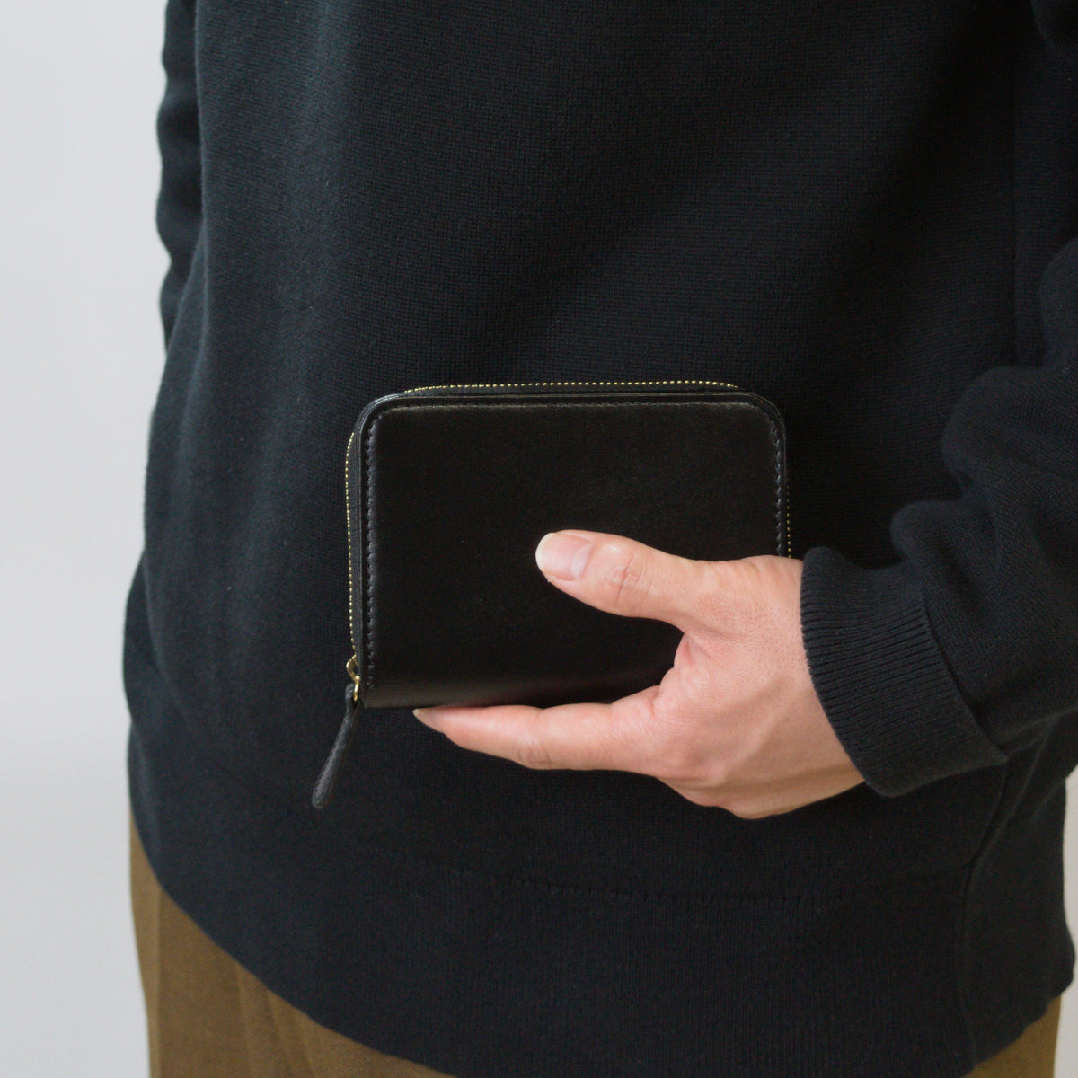 ムラ染めレザーのラウンドファスナー短財布