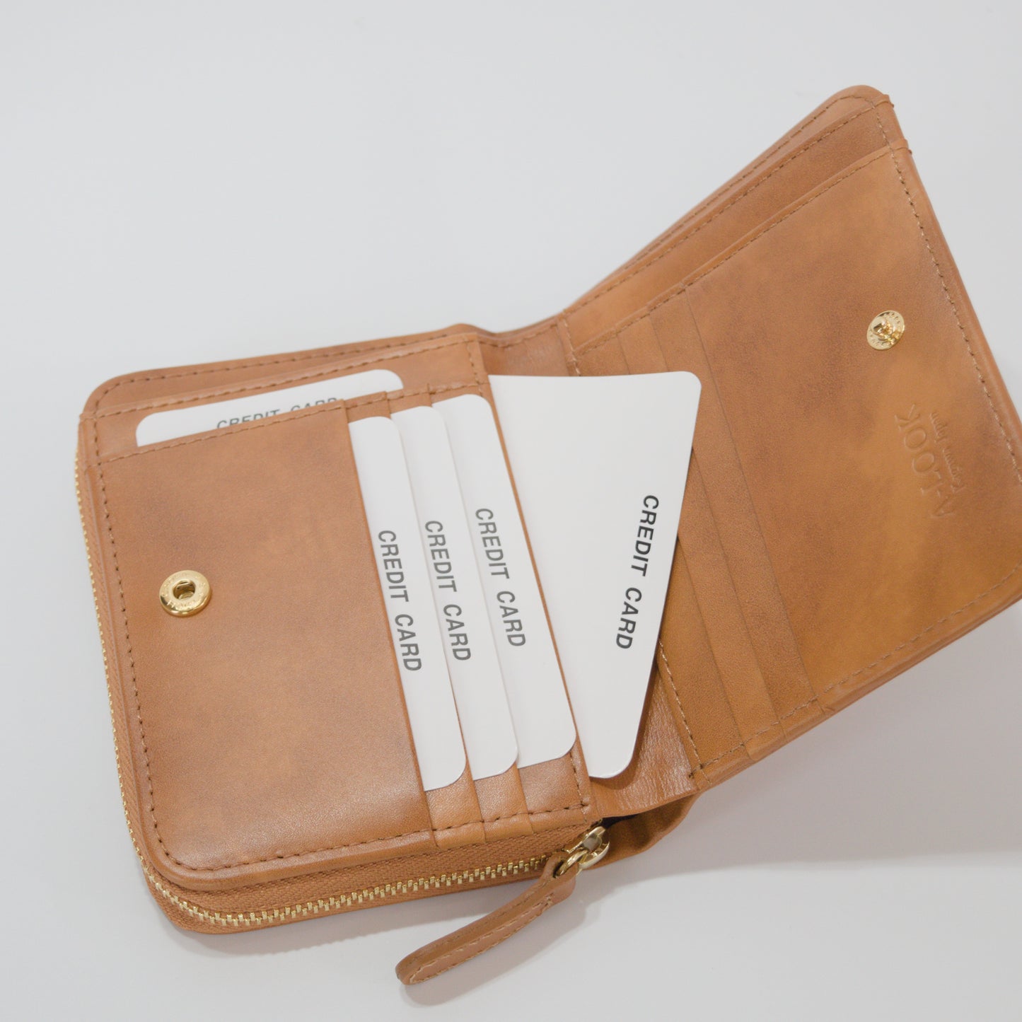 ムラ染めレザーのラウンドファスナー短財布