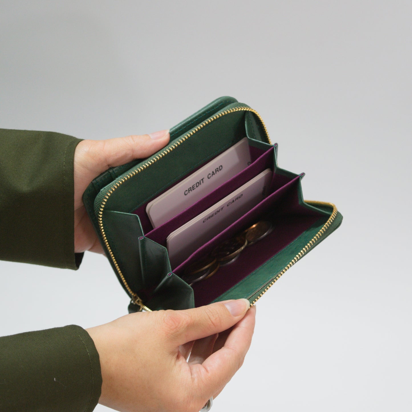 ムラ染めレザーのラウンドファスナー短財布