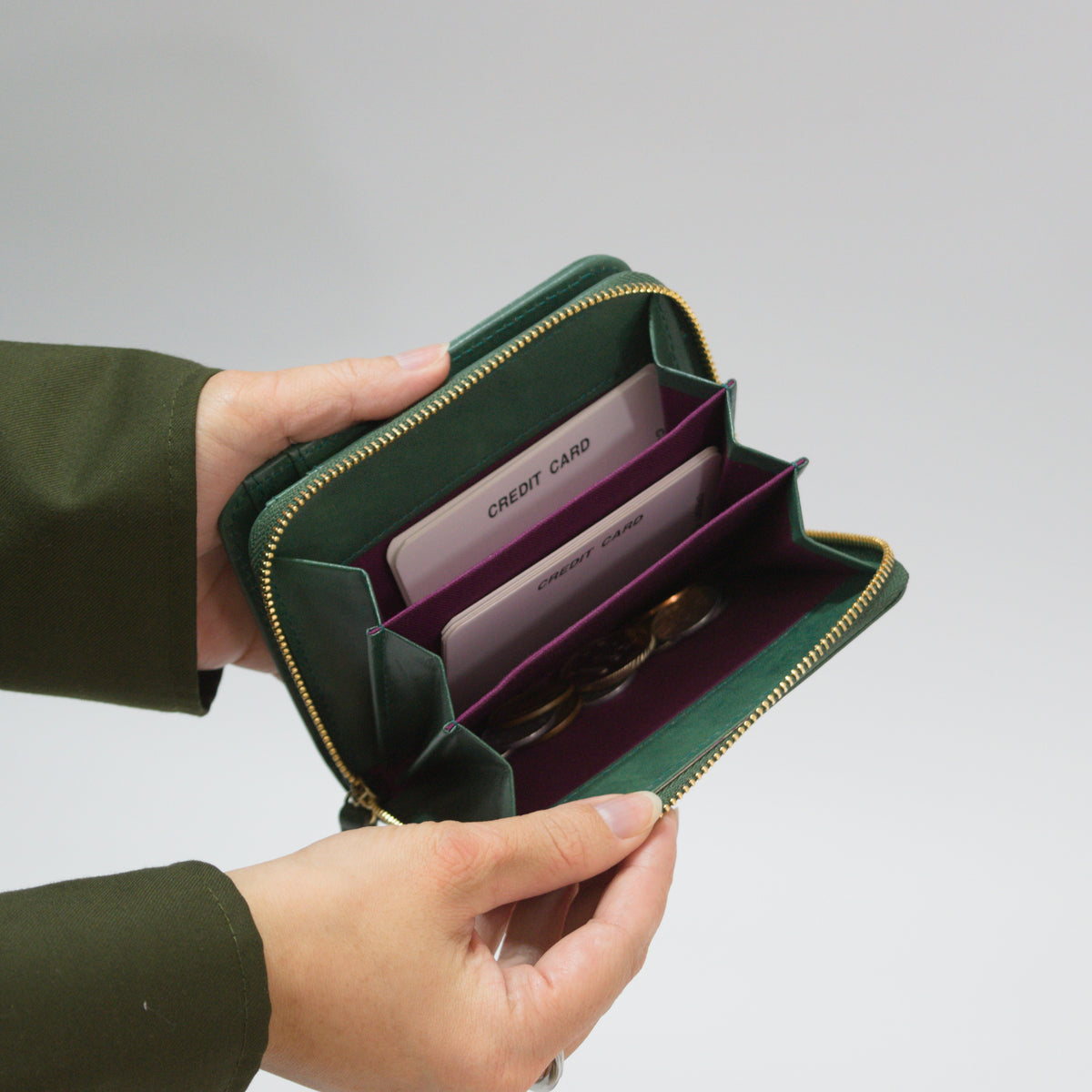 ムラ染めレザーのラウンドファスナー短財布