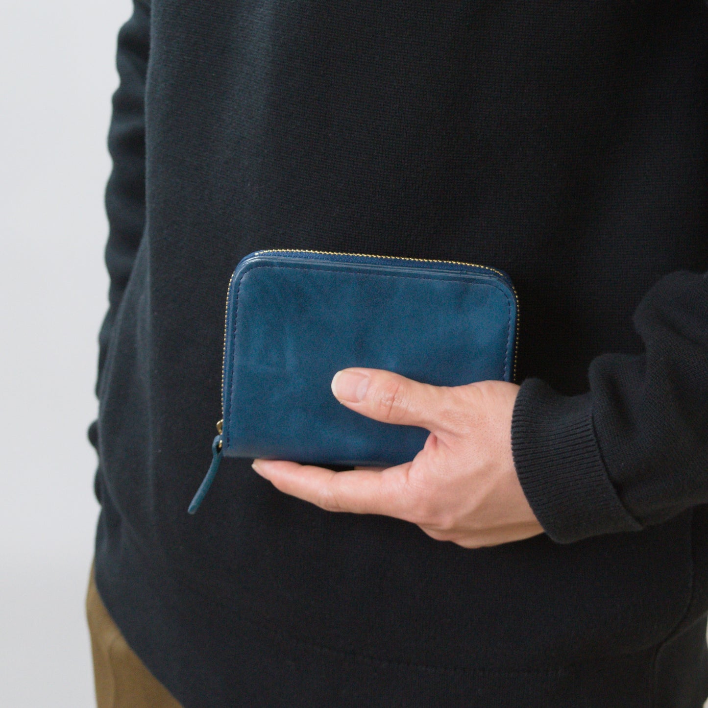 ムラ染めレザーのラウンドファスナー短財布