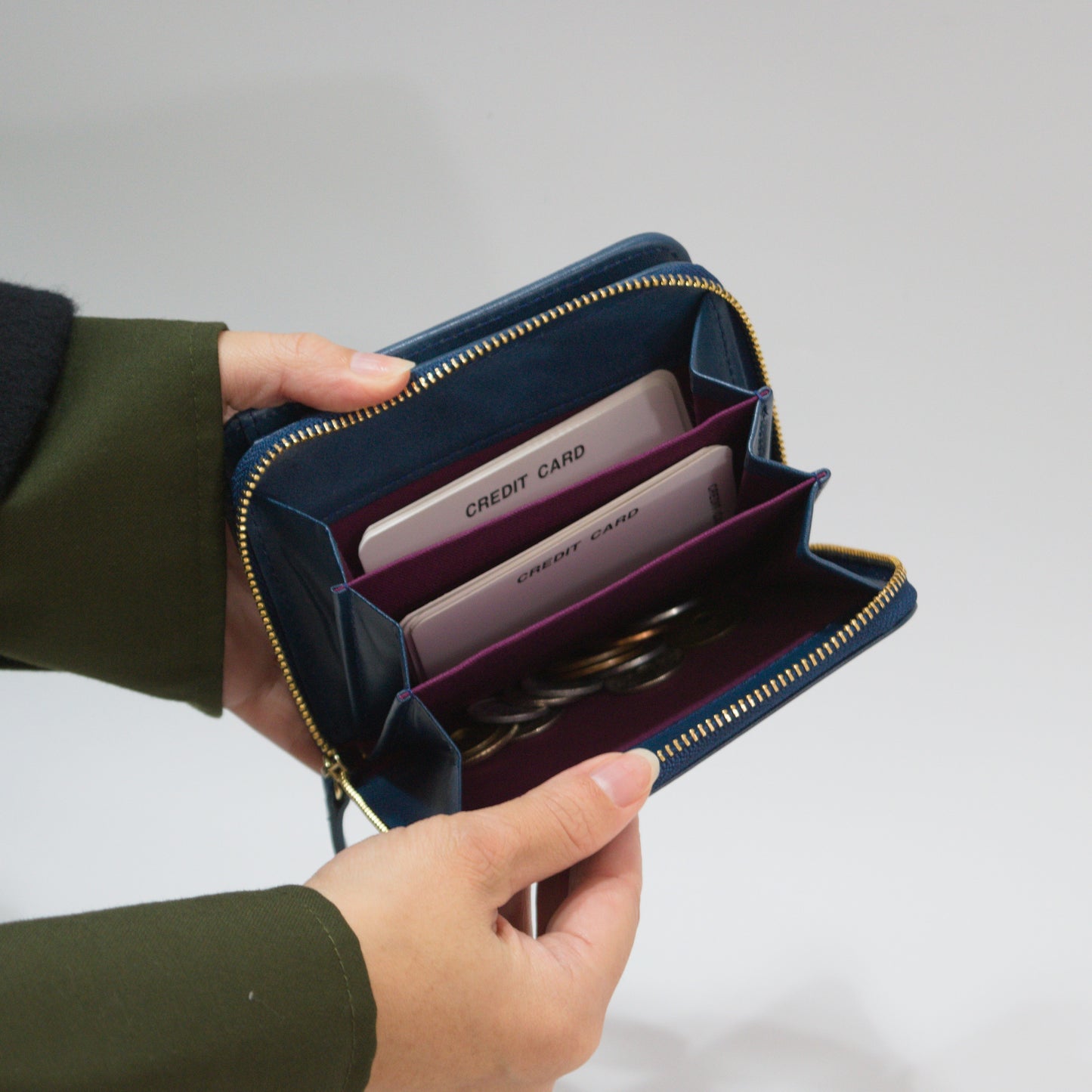 ムラ染めレザーのラウンドファスナー短財布