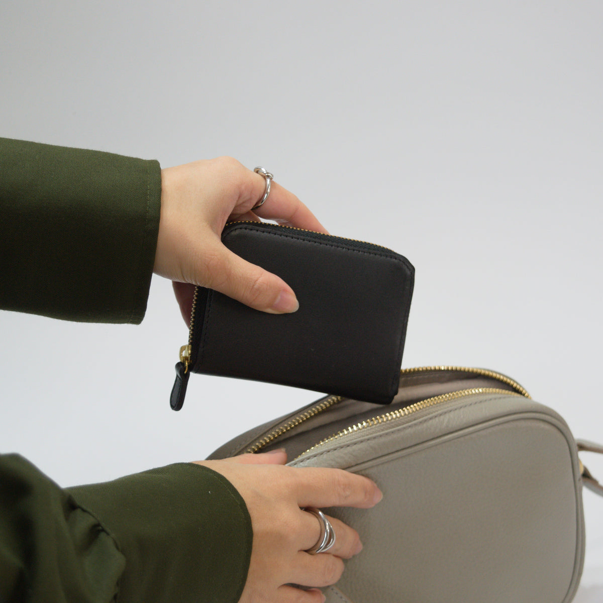 ムラ染めレザーのラウンド小銭入れ