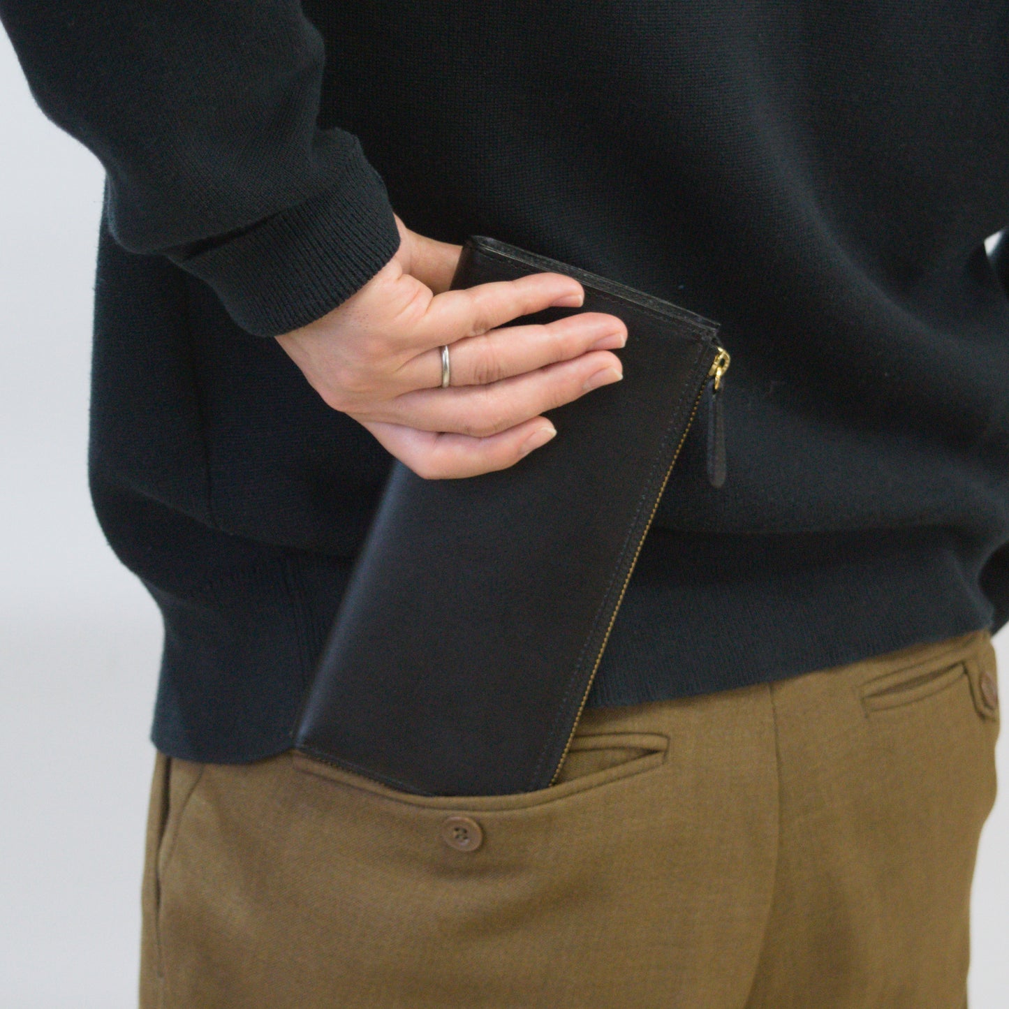 ムラ染めレザーのマチ付きL字束入れ