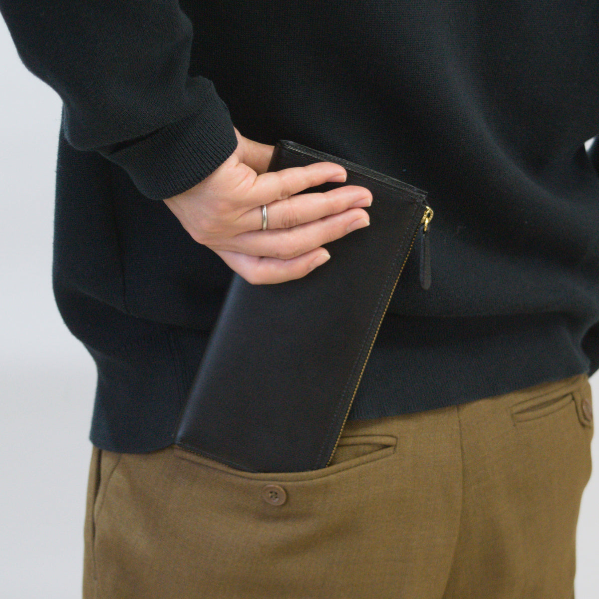 ムラ染めレザーのマチ付きL字束入れ