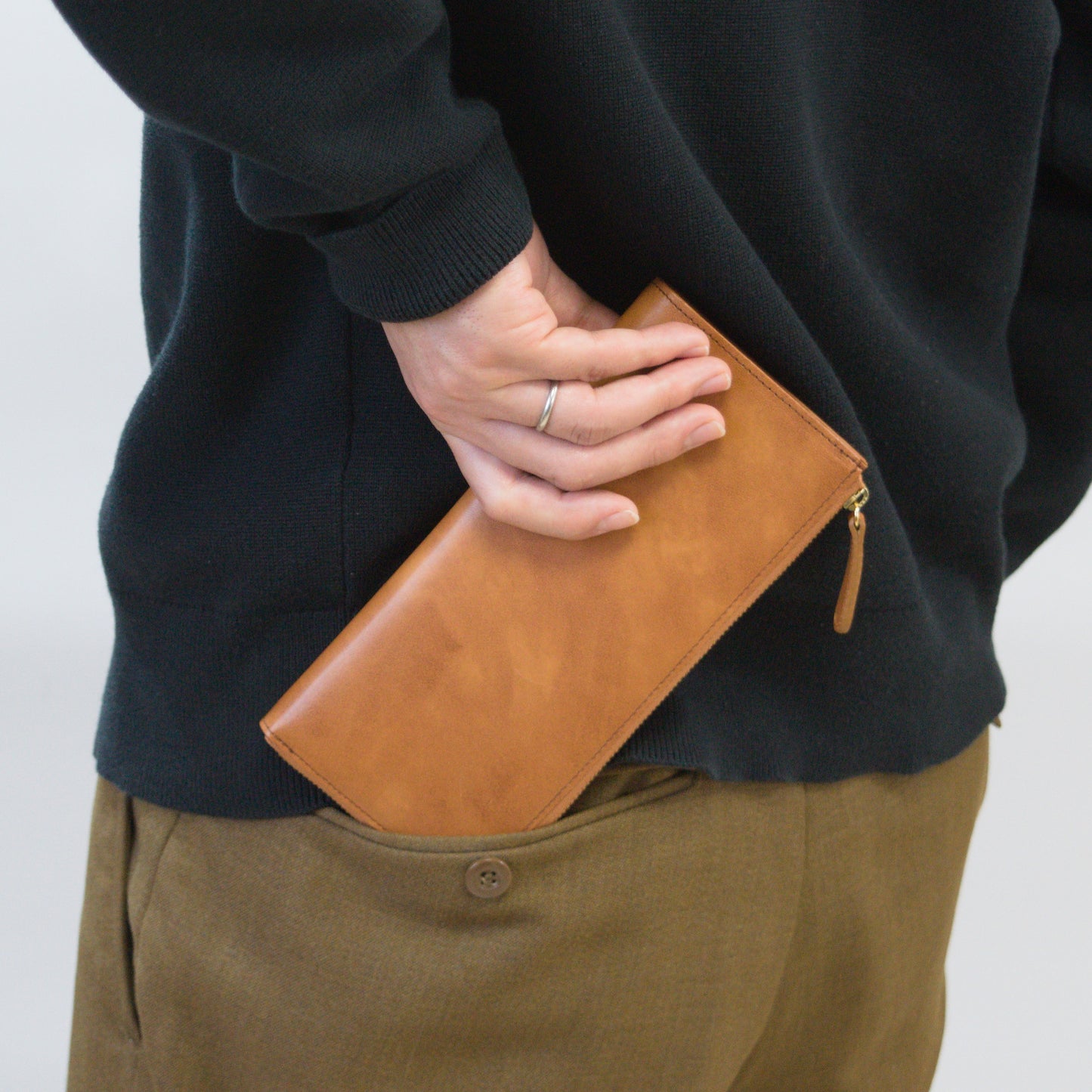 ムラ染めレザーのマチ付きL字束入れ