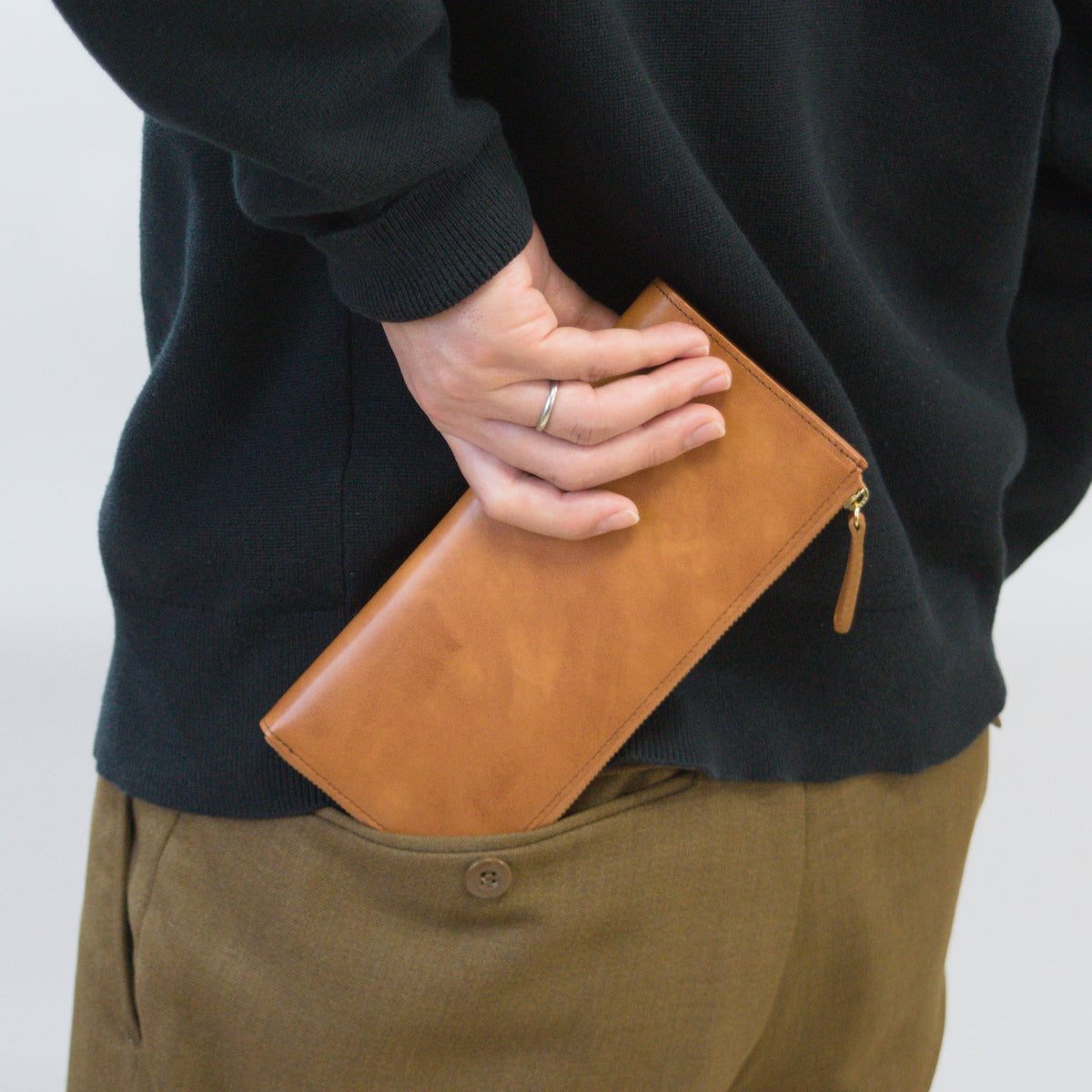 ムラ染めレザーのマチ付きL字束入れ